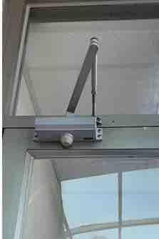 專業 - 安裝門弓器閉門器