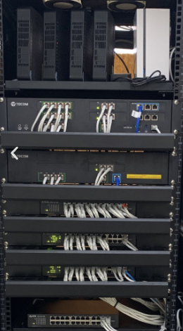 洪先生 - 弱電整合機櫃