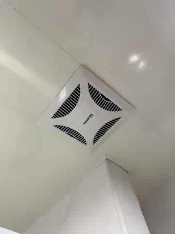 周昆興 - 浴室排風機更換（前）