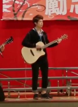 譚先生 - 吉他
