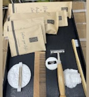 三木顧問行銷 - ? 與三木合作營運代管｜贊助1年份高質感旅宿備品
選擇與三木顧問合作，不僅享有專業代管與設計規劃服務，
更加碼贈送一年份高質感環保備品組！
?天然簡約風格｜環保木柄設計
? 牙刷、梳子、刮鬍刀、香皂、棉花棒一次齊備
? 適用於中高端旅宿、包棟民宿形象升級
讓你的旅宿從入住第一刻，就留下與眾不同的好印象。
? 歡迎洽談合作，共創優質旅宿體驗！