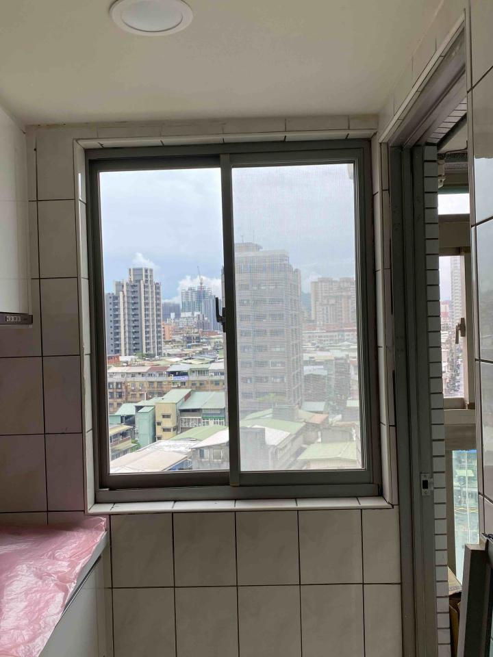窗簾安裝維修案件圖片