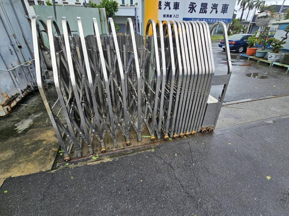 伸縮門案件圖片