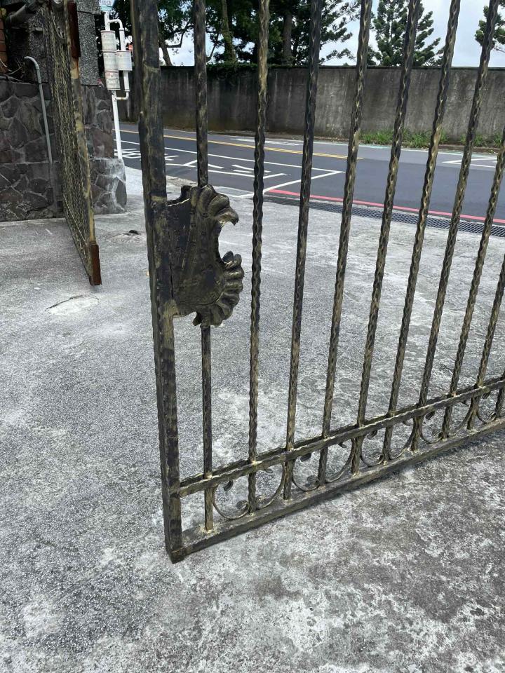 鐵門案件圖片