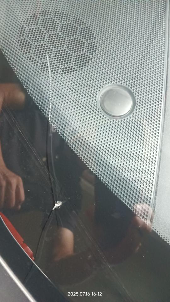 汽車玻璃修補案件圖片