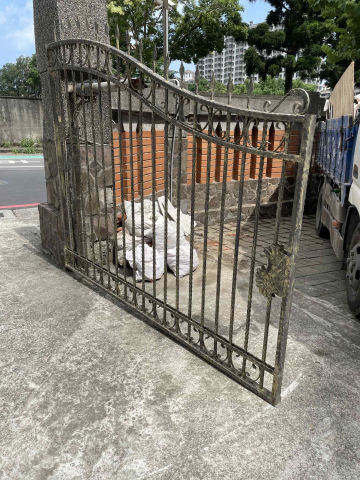 鐵門案件圖片