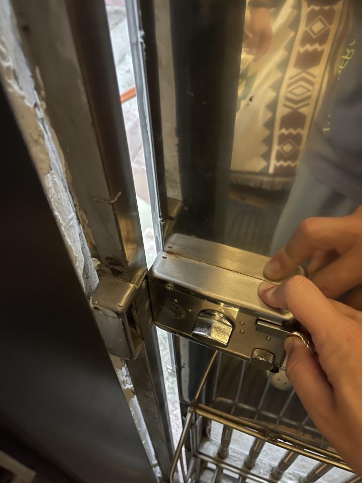 鐵門案件圖片