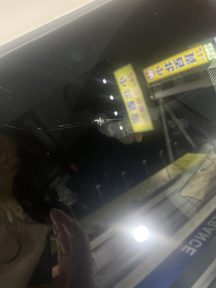 汽車玻璃修補案件圖片