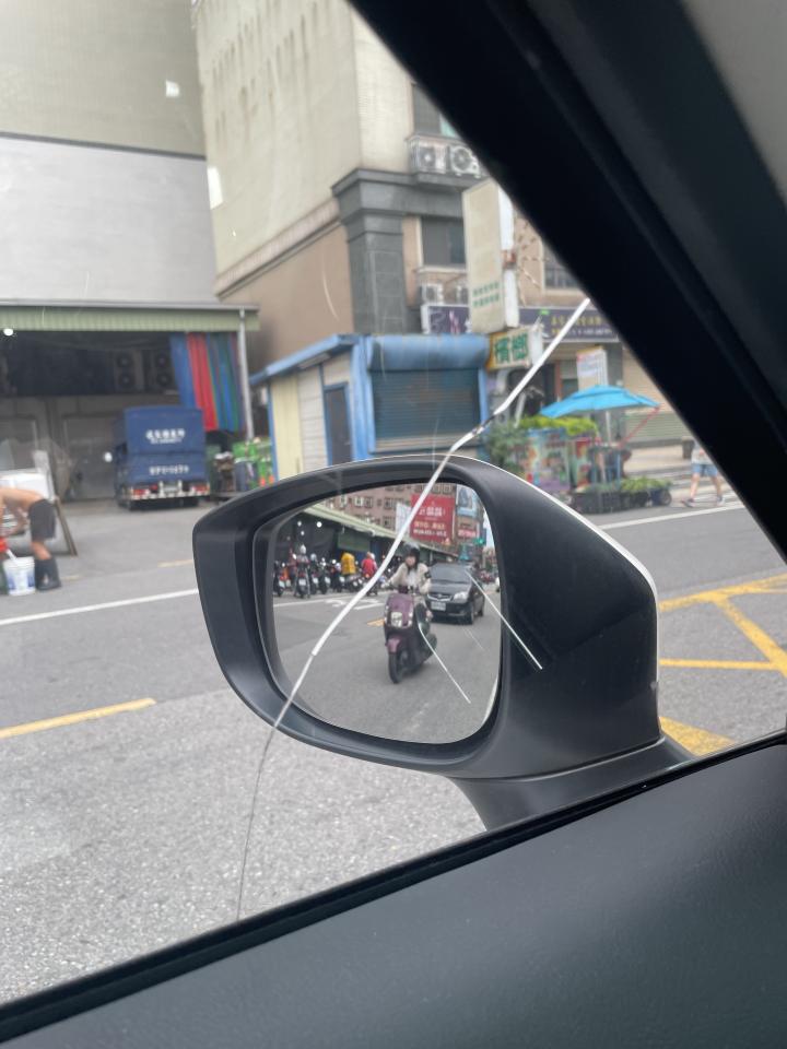 汽車玻璃修補案件圖片