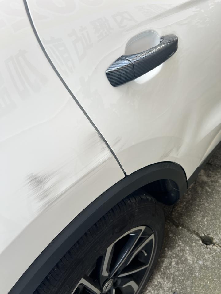 汽車板金烤漆案件圖片