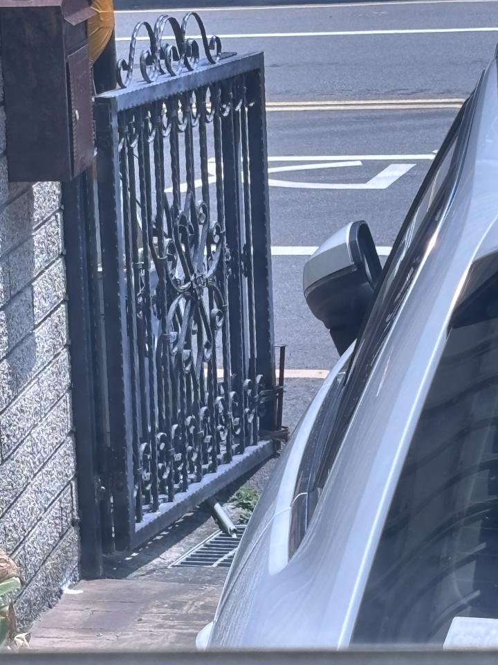 伸縮門案件圖片