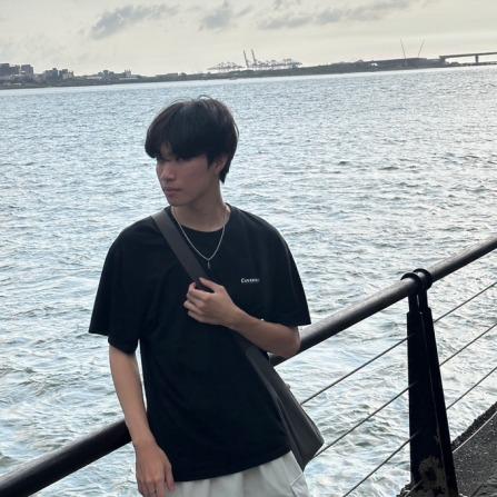 提供工作服高雄服務的專家洪秉麟