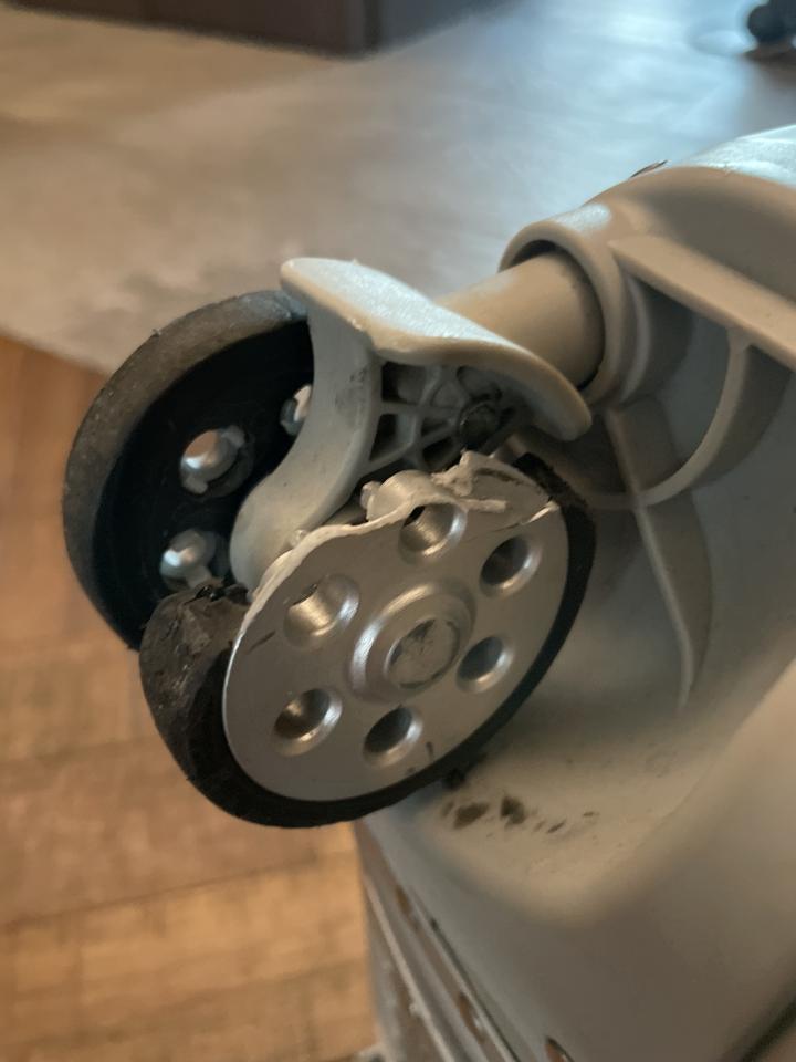 行李箱維修案件圖片
