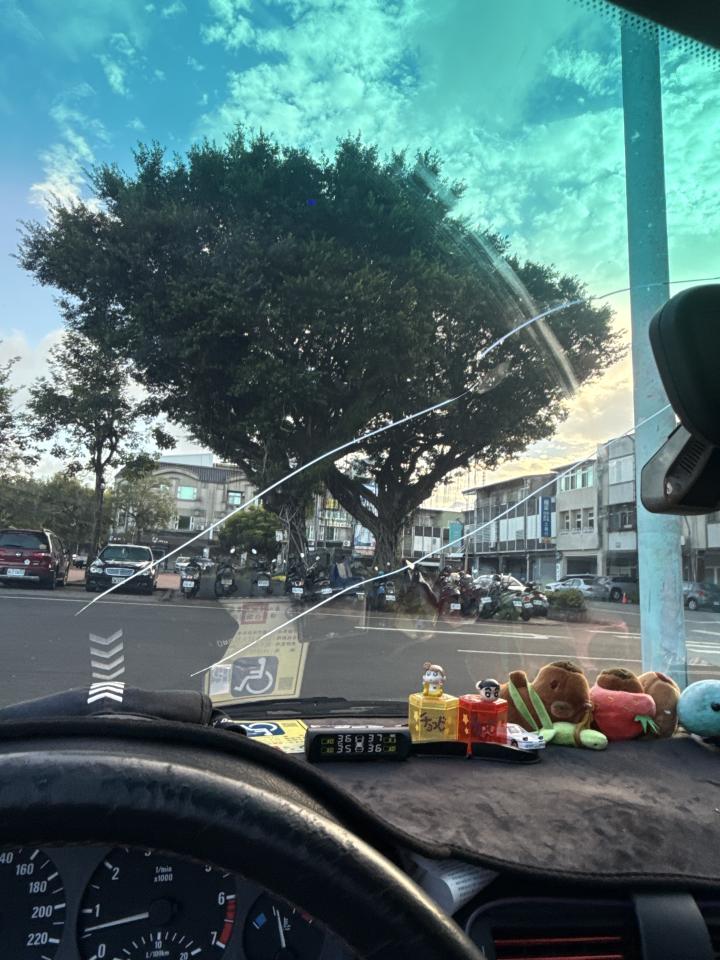 汽車玻璃修補案件圖片