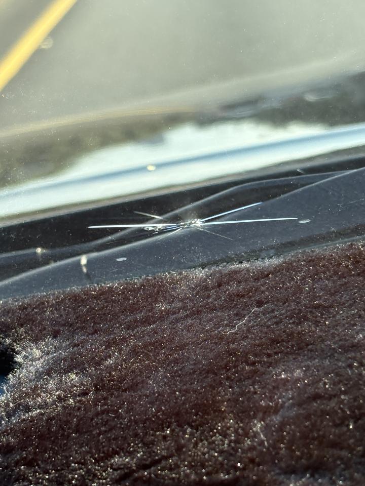 汽車玻璃修補案件圖片