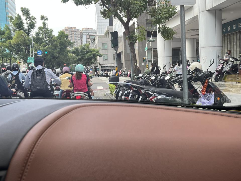 汽車玻璃修補案件圖片