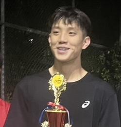 徐聖鈞 - 排球品德杯第四
高中曾為排球隊副隊長