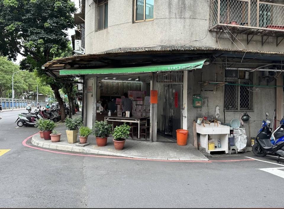 遮雨棚安裝案件圖片 遮雨棚安裝案件圖片