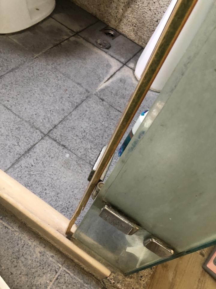 淋浴拉門安裝維修案件圖片 淋浴拉門安裝維修案件圖片