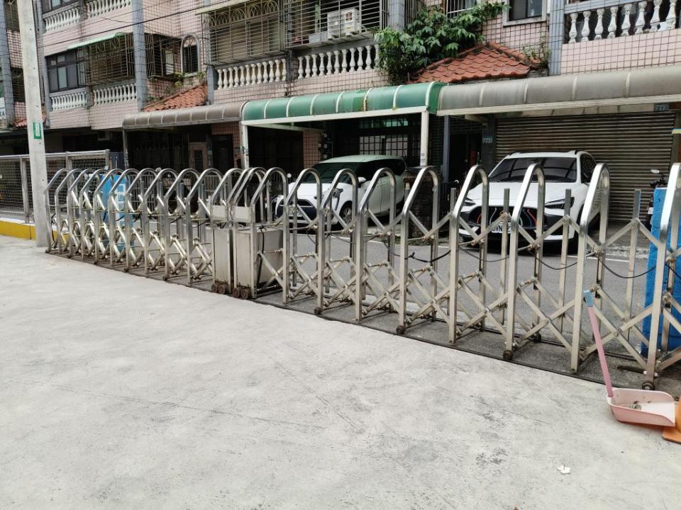 伸縮門案件圖片