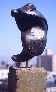 Art Beyond Limits - 躍（1993，FRP，混合材質，24 &times; 17 &times; 55 cm）