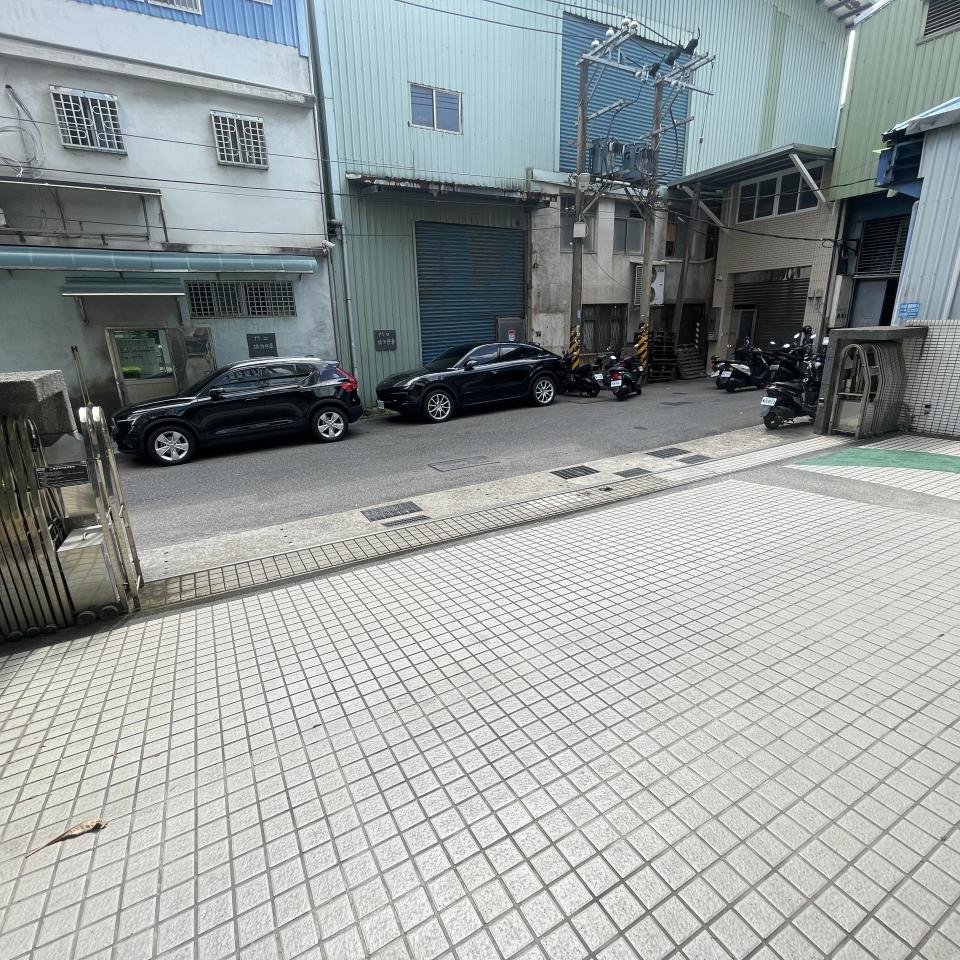 伸縮門案件圖片