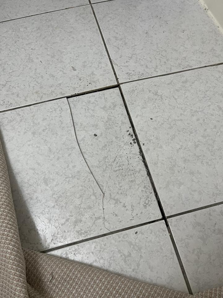 磁磚修補案件圖片 磁磚修補案件圖片