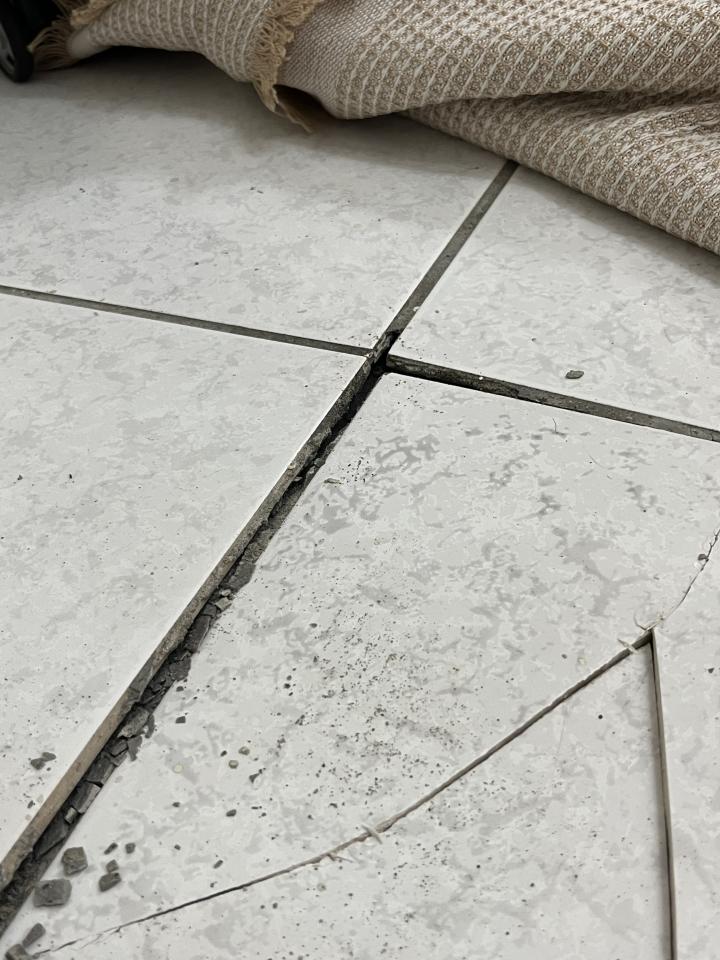 磁磚修補案件圖片 磁磚修補案件圖片