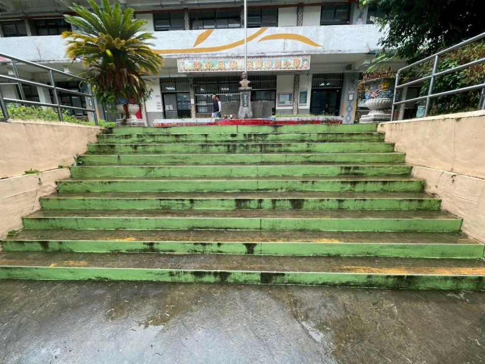 樓梯扶手案件圖片