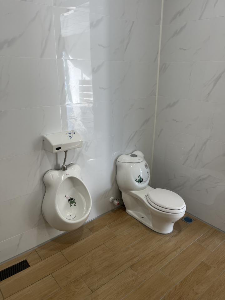 廁所隔間案件圖片 廁所隔間案件圖片