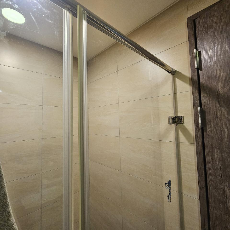 淋浴拉門安裝維修案件圖片