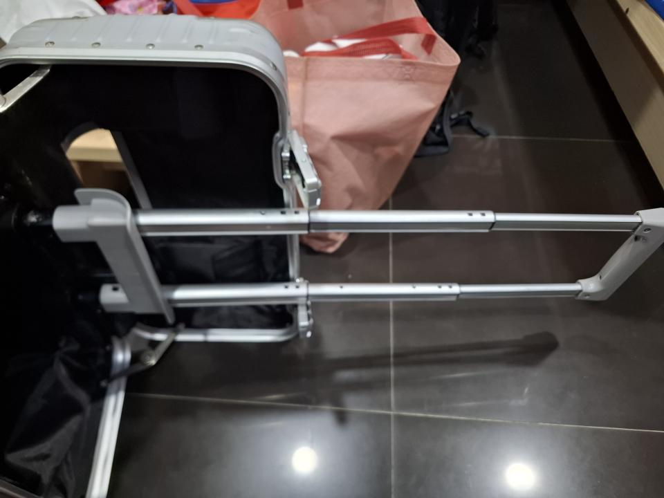 行李箱維修案件圖片