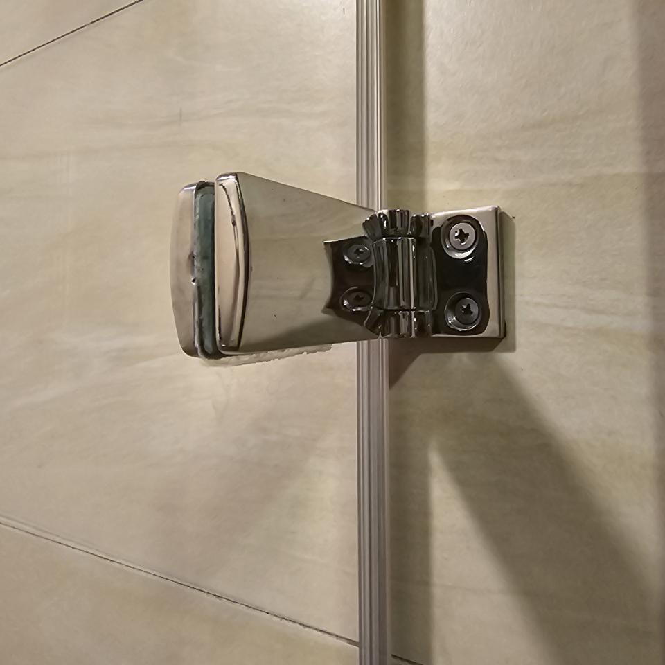 淋浴拉門安裝維修案件圖片