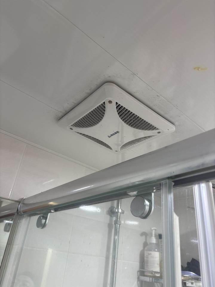 浴室抽風機安裝案件圖片 浴室抽風機安裝案件圖片