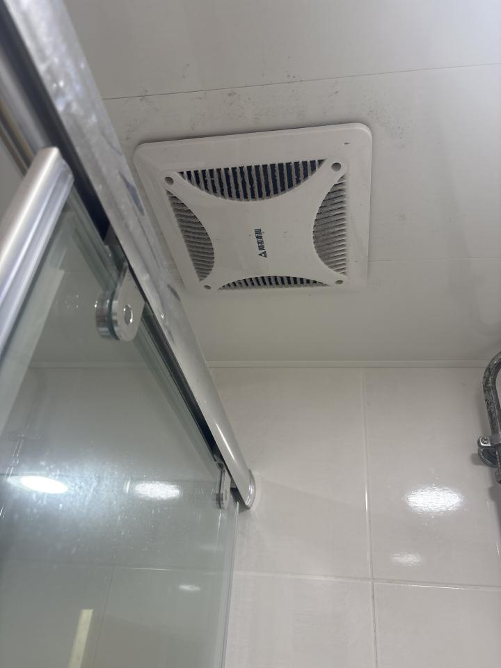 浴室抽風機安裝案件圖片 浴室抽風機安裝案件圖片