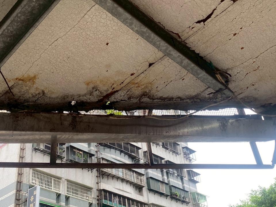 屋簷排水槽施工案件圖片