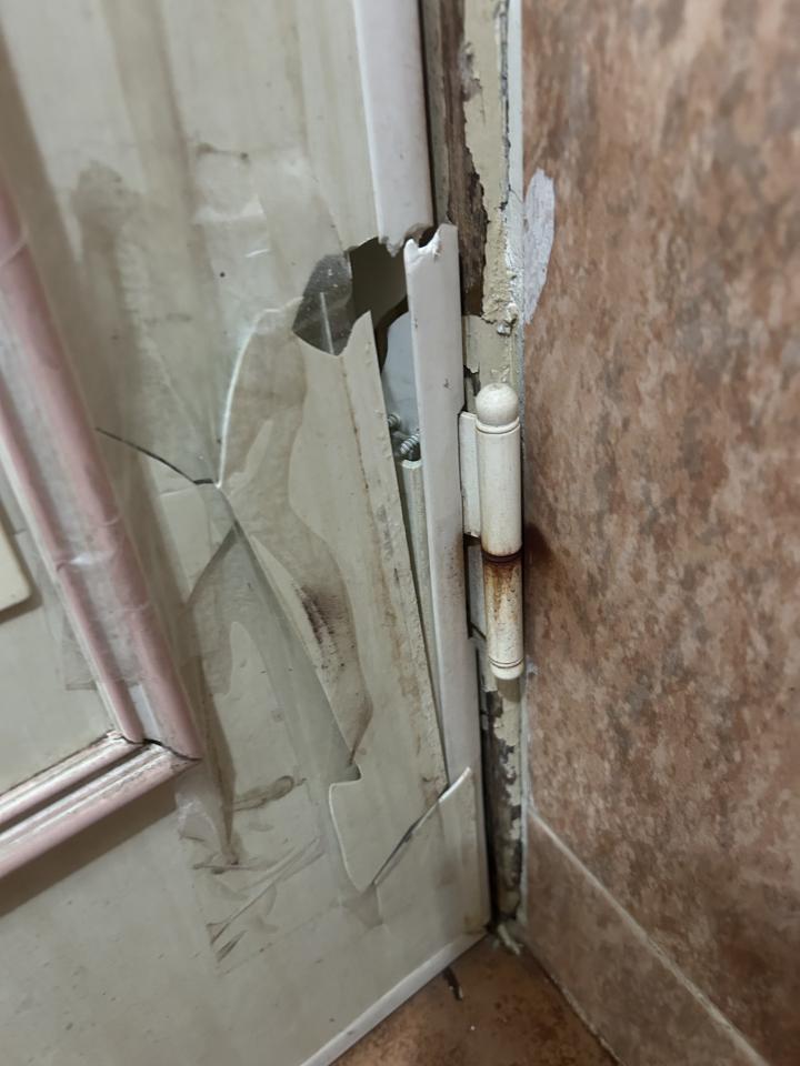 浴室門案件圖片 浴室門案件圖片