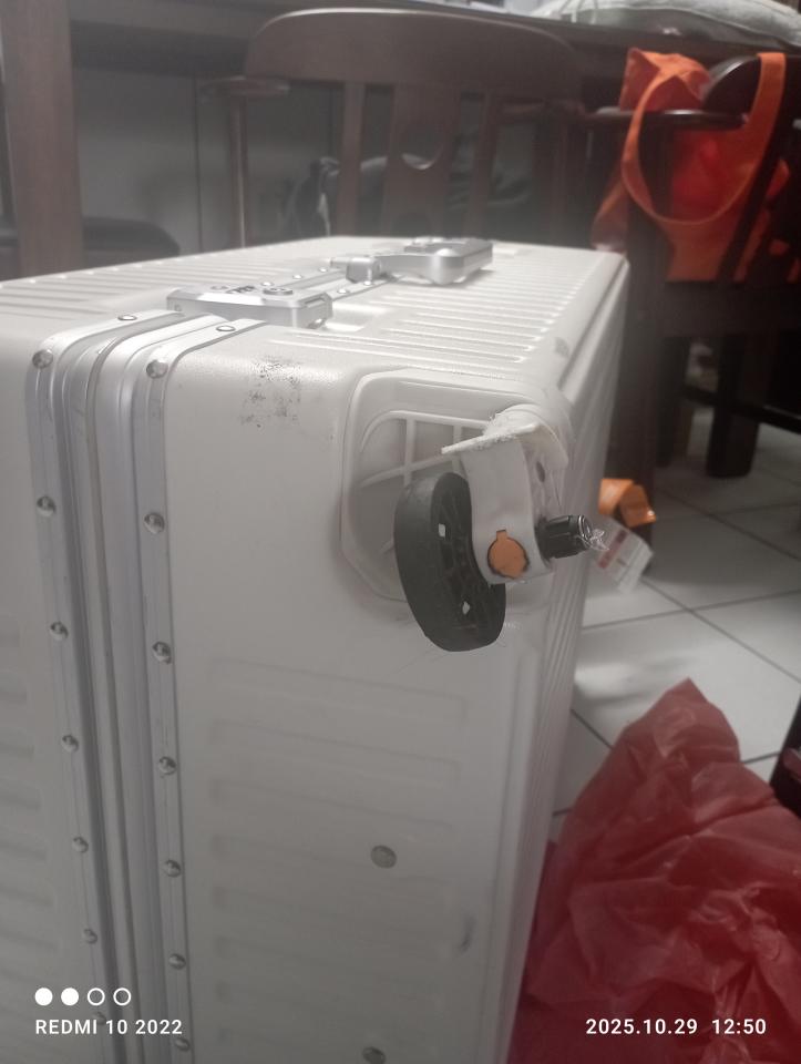 行李箱維修案件圖片