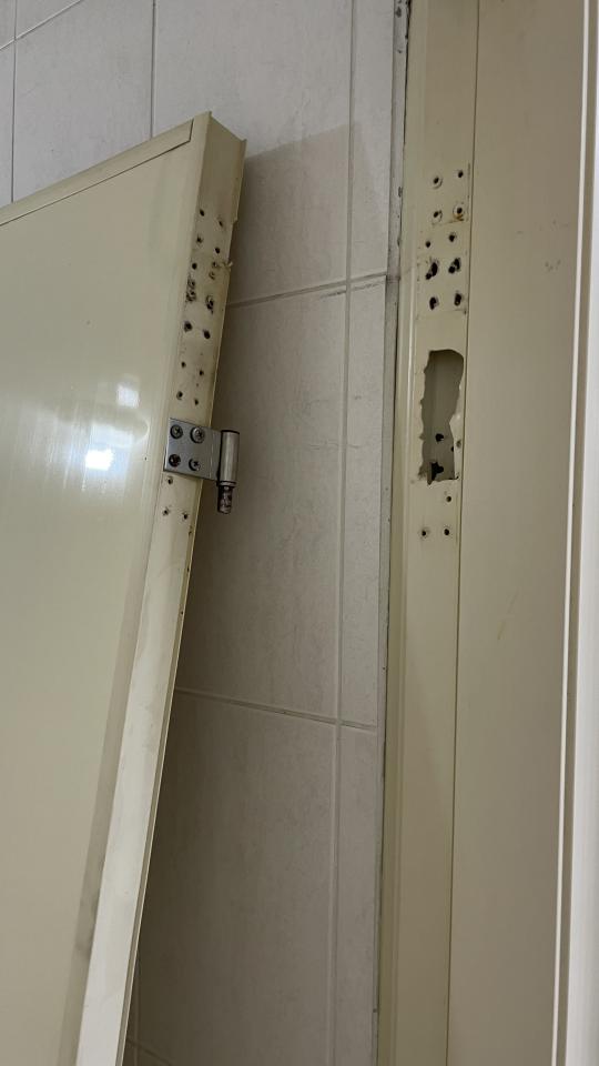 浴室門案件圖片 浴室門案件圖片