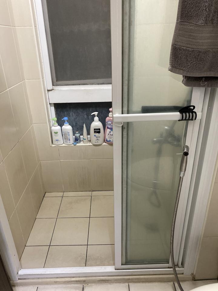 浴室門案件圖片 浴室門案件圖片