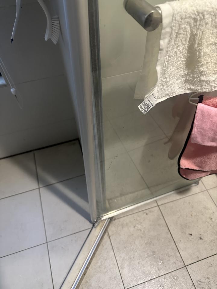 淋浴拉門安裝維修案件圖片 淋浴拉門安裝維修案件圖片