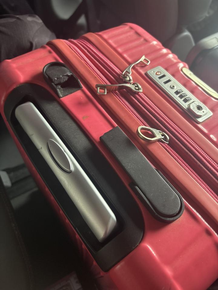 行李箱維修案件圖片