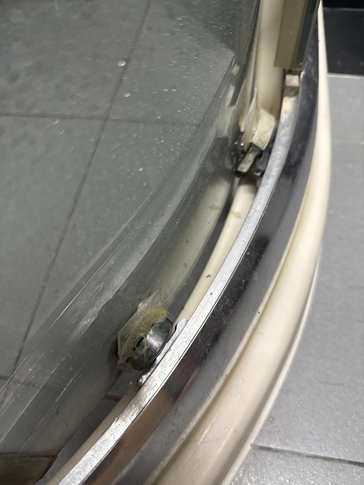 淋浴拉門安裝維修案件圖片