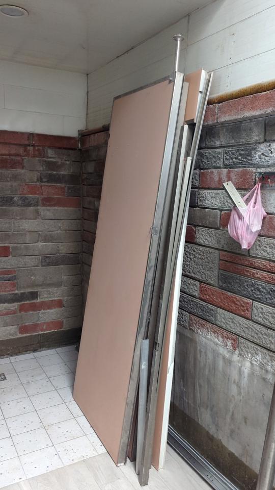 廁所隔間案件圖片