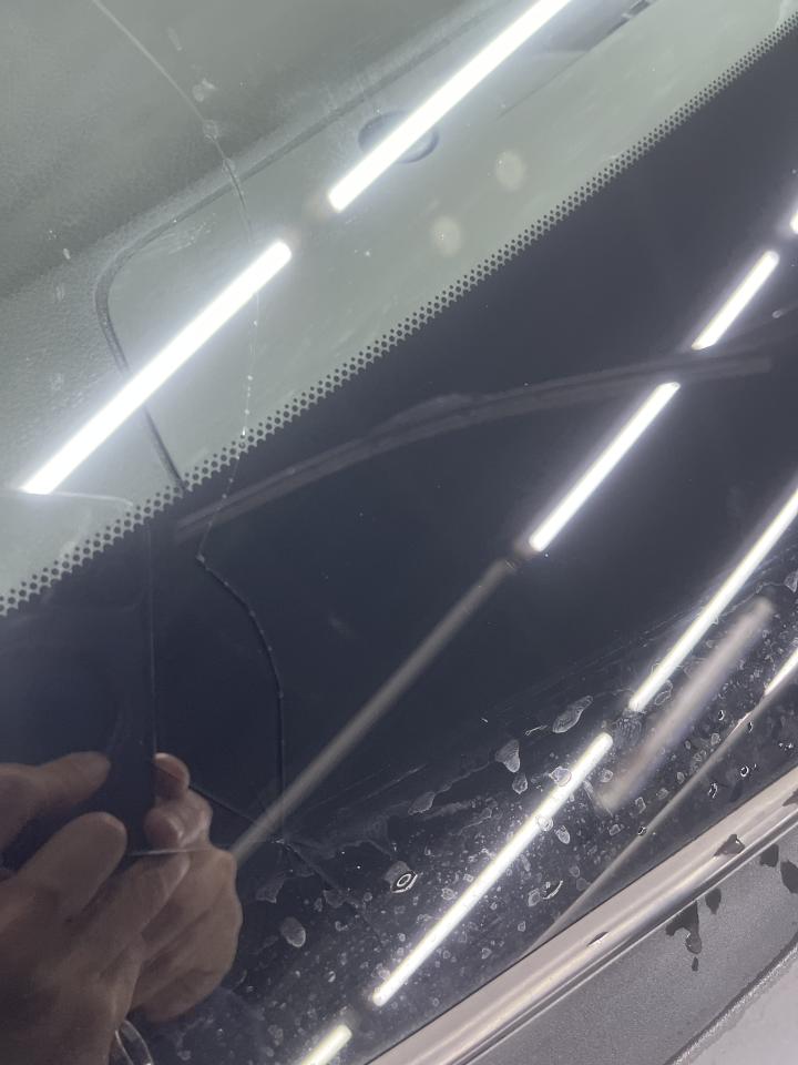 汽車玻璃修補案件圖片