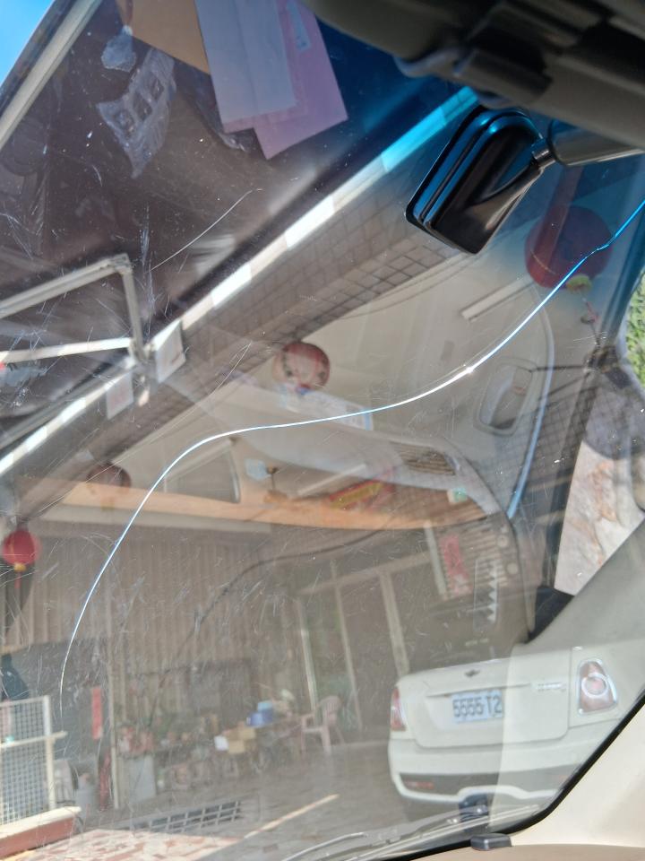 汽車玻璃修補案件圖片