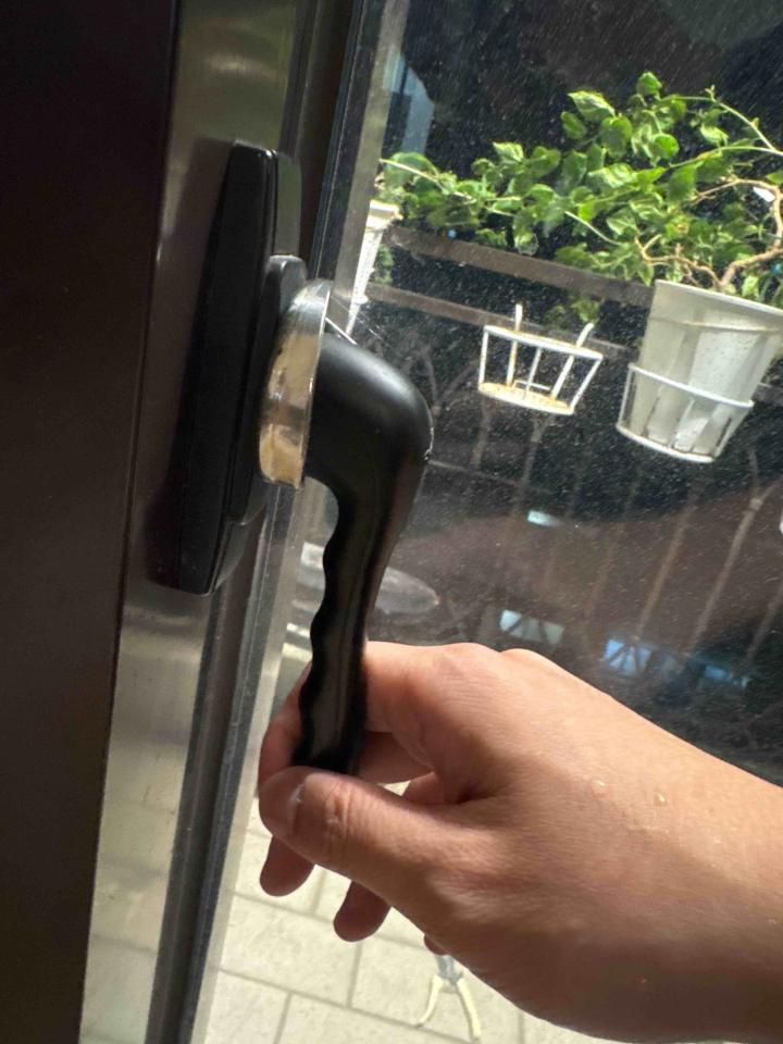 窗戶維修案件圖片