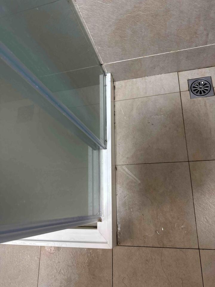 淋浴拉門安裝維修案件圖片