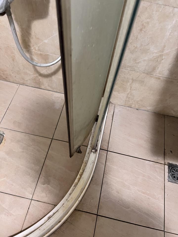 淋浴拉門安裝維修案件圖片