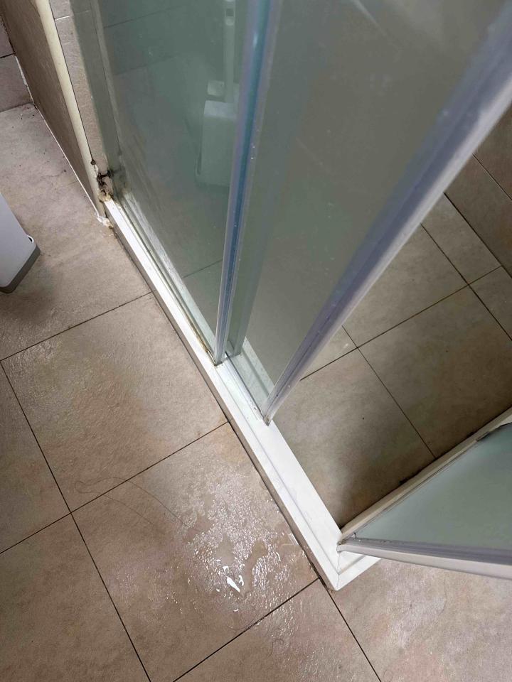 淋浴拉門安裝維修案件圖片